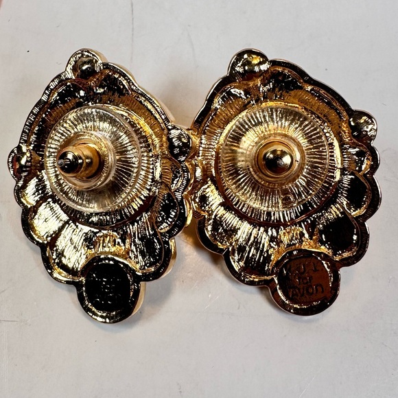 Kenneth J. lane for Avon faux pearl gold tone pierced earrings - Picture 3 of 7
